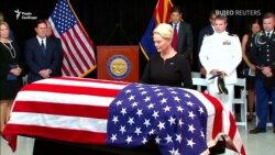 Відео: Аризона прощається з Джоном Маккейном Відео: Аризона прощається з Джоном Маккейном