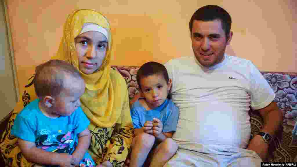 Осман считает, что крымскотатарских активистов штрафуют намеренно: «Финансовый вопрос для нас очень тяжелый. Силовики хотят, чтобы мы уехали или перестали проявлять активность»