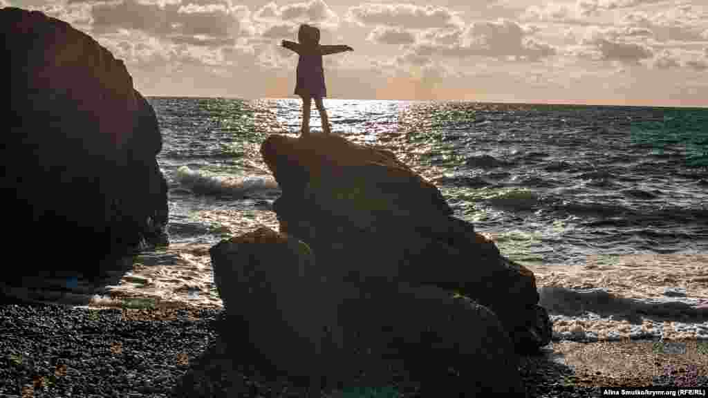 Пляж «Меганом» популярен даже зимой. В выходные сюда приезжают местные жители, чтобы полюбоваться видом и послушать звук прибоя