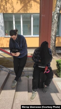 Катерина Горностай та оператор Олександр Рощин за лаштунками зйомок «Стрічки часу»