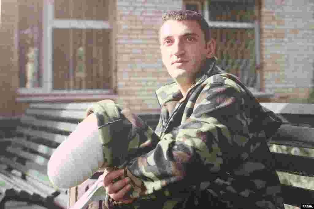 Аванесян Олексій. 55 артилерійська бригада. Поранений під Старобешево. Ампутація ноги до середини гомілки. Фото Олександра Чекменьова