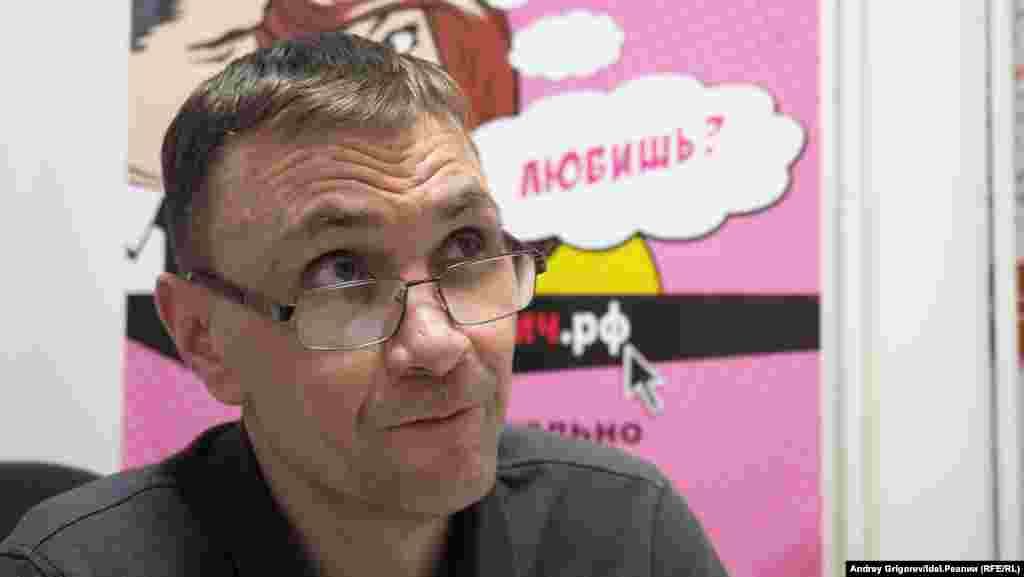 В случае, если появятся две полоски, специалист центра рекомендует пройти тест повторно — но уже в специализированной лаборатории. И если диагноз подтвердится — начинать лечение. ВИЧ не смертелен, если начать лечиться вовремя. 