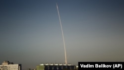 Відомо про влучання в об’єкти критичної інфраструктури, багатоповерхівки у Вишгороді та приватний сектор у Чабанах. Фото ілюстративне