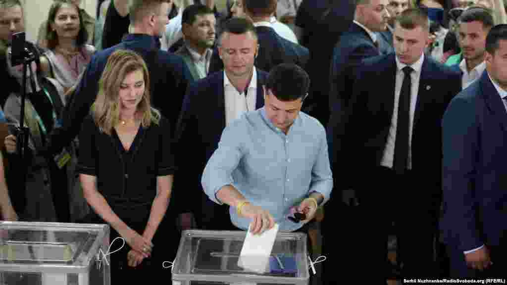 Президент України Володимир Зеленський голосує на парламентських виборах у Києві  