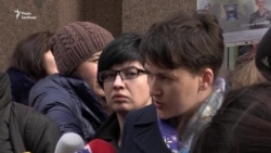 Надежда Савченко прокомментировала поездку в Донецк (видео) Надежда Савченко прокомментировала поездку в Донецк (видео)