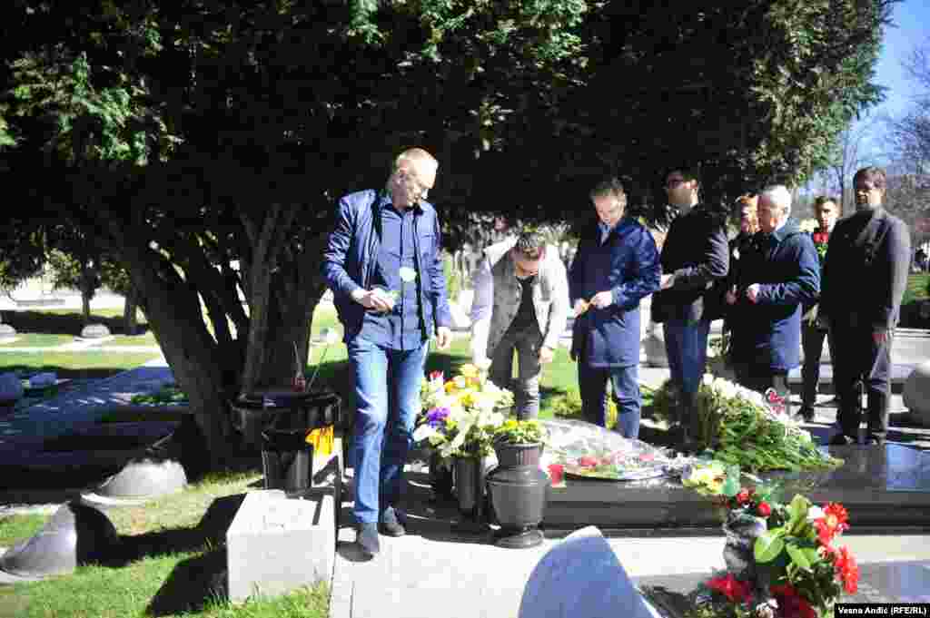 Nakon delegacije Demokratske stranke, venac na grob Zorana Đinđića položio je i lider Stranke slobode i pravde, nekadašnji predsednik DS-a Dragan Đilas.