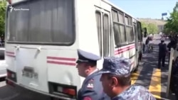 Армения: десятки демонстрантов задержаны на антиправительственном митинге (видео) Армения: десятки демонстрантов задержаны на антиправительственном митинге (видео)