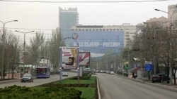 Боевики отбирают «бесхозное» жилье и вещи у жителей Донецка, которые уехали из города (видео) Боевики отбирают «бесхозное» жилье и вещи у жителей Донецка, которые уехали из города (видео)