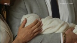 Перший вихід до публіки сина принца Гаррі і Меган Маркл у відео Перший вихід до публіки сина принца Гаррі і Меган Маркл у відео