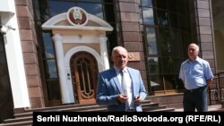 Посол Беларуси в Украине Игорь Сокол (в центре)