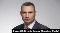 За даними КМІС, найбільше респондентів довіряють Кличку (37,5% довіряють і 51,8% не довіряють, баланс довіри-недовіри становить мінус 14,3%)