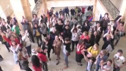 Протестувальники зайняли мерію другого за величиною міста Вірменії (відео) Протестувальники зайняли мерію другого за величиною міста Вірменії (відео)