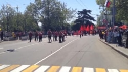 Студенты, коммунисты и анархисты: кто вышел на первомайское шествие в Севастополе (видео) Студенты, коммунисты и анархисты: кто вышел на первомайское шествие в Севастополе (видео)