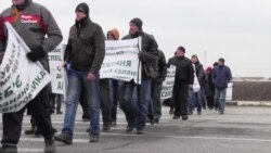 Херсонські фермери перекрили Мелітопольську трасу (відео) Херсонські фермери перекрили Мелітопольську трасу (відео)