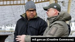 Міністр оборони України Олексій Резніков (праворуч) і міністр оборони Нової Зеландії Піні Енаре