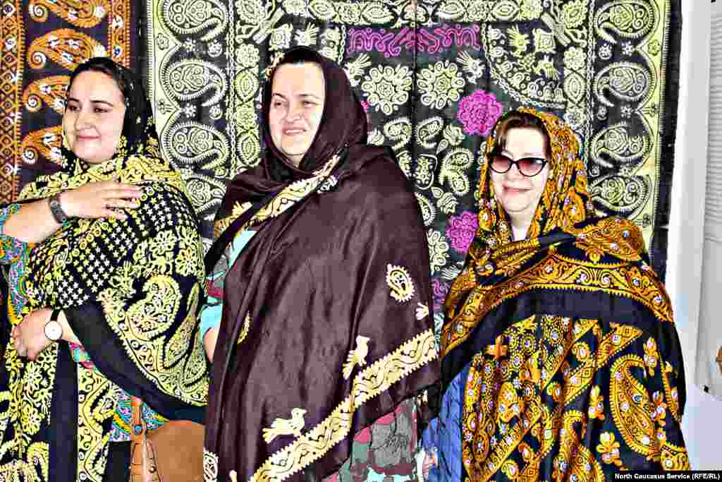 В XX веке платок получил чрезвычайную популярность у губденских женщин. Он стал не только элементом одежды, но и антиквариатом. Губденки были законодательницами моды на гюльмендо, который считался необходимой вещью в приданом. 