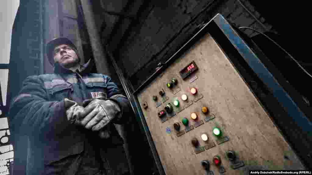 На АКХЗ чимало уваги приділяється розвитку інфраструктури в Авдіївці. Минулого року завод виділив близько 18 мільйонів гривень на соціальні програми та розвиток міста. Здебільшого ремонтні та відновлювальні роботи відбувалися у медичних та освітніх закладах. Серед планів на 2019 рік – будівництво басейну в Авдіївці