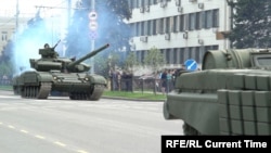 Військова техніка сепаратистів під час репетиції параду, Донецьк, 6 травня 2016 року