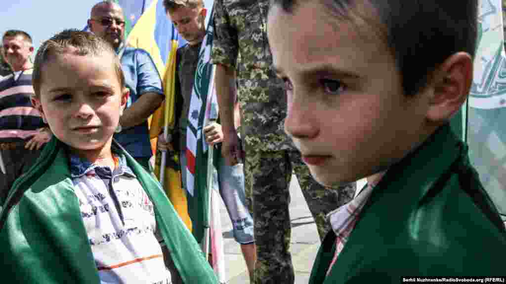 Кримські татари і чеченці – їхні народи зазнали страждань і депортацїї за часів СРСР