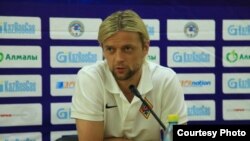 З початком повномасштабного вторгнення Анатолій Тимощук, маючи громадянство України, не висловлював позиції щодо війни і, за даними медіа, продовжує працювати в Росії