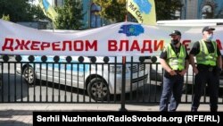 Пільги на розмитнення вживаних авто з Євросоюзу ухвалили після численних протестів. Втім, автовласники вважають ці пільги недостатніми і пропонують однакові умови розмитнення і оподаткування автівок для всіх.