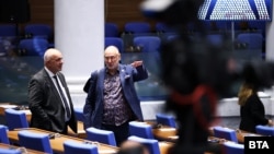 Народните представители от ГЕРБ-СДС - Маноил Манев и Любен Дилов. Снимката е от 3 октомври