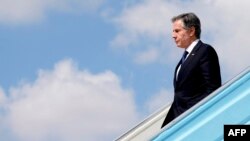 Ентоні Блінкен сходить з літака в аеропорту Тель-Авіва, Ізраїль, 16 жовтня 2023 року