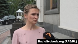 Народна депутатка Соломія Бобровська також вважає, що комунікація влади із суспільством має стати більш відкритою