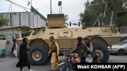 З приходом до влади талібів, зазначають фахівці, у небезпеці опинилися жінки, представники громадських організацій, а також журналісти