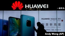 На початку року американська розвідка запідозрила Huawei і ZTE в недобросовісних зв'язках із китайським урядом