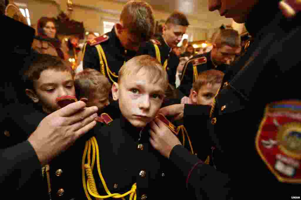 Вручення погонів учням ліцею-інтернату №23 «Кадетський корпус» з посиленою військово-фізичною підготовкою. Київ, 13 жовтня 2016 року