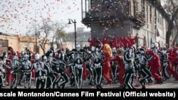 Кадр из фильма Алехандро Ходоровского "Поэзия без конца"