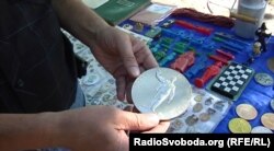 Настільні медалі радянського періоду. Ця – за перевиконання плану з видобування вугілля