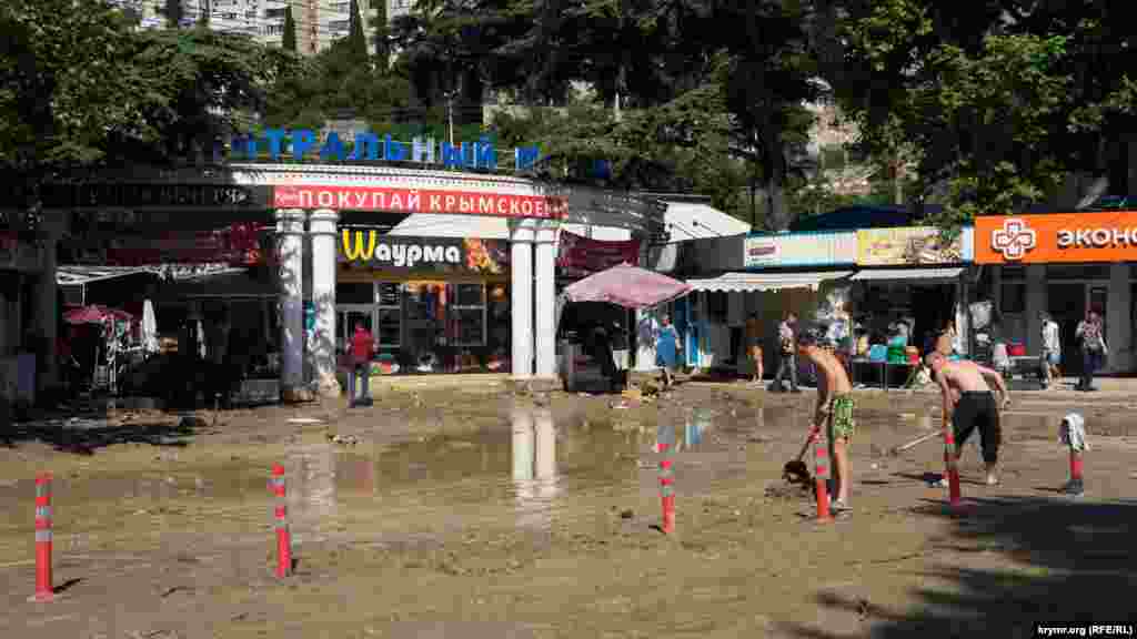 Российский глава Крыма Сергей Аксенов назвал катастрофическим ущерб Ялты от наводнения