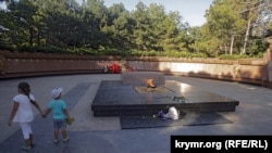 Мемориал «Вечный огонь» в парке имени Гагарина в Симферополе