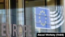 Таким чином санкційний список Європейського союзу за порушення територіальної цілісності України зараз складається зі 171 особи і 44 компаній