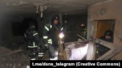 Рятувальники працюють на місці російського удару по Харкову, Україна, 27 жовтня 2024 року. Фото ілюстративне