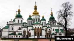 Софія Київська – пам’ятка української архітектури і монументального живопису, одна з небагатьох уцілілих споруд часів України-Руси (одинадцяте століття). Одна з найголовніших християнських святинь Східної Європи, історичний центр Київської митрополії