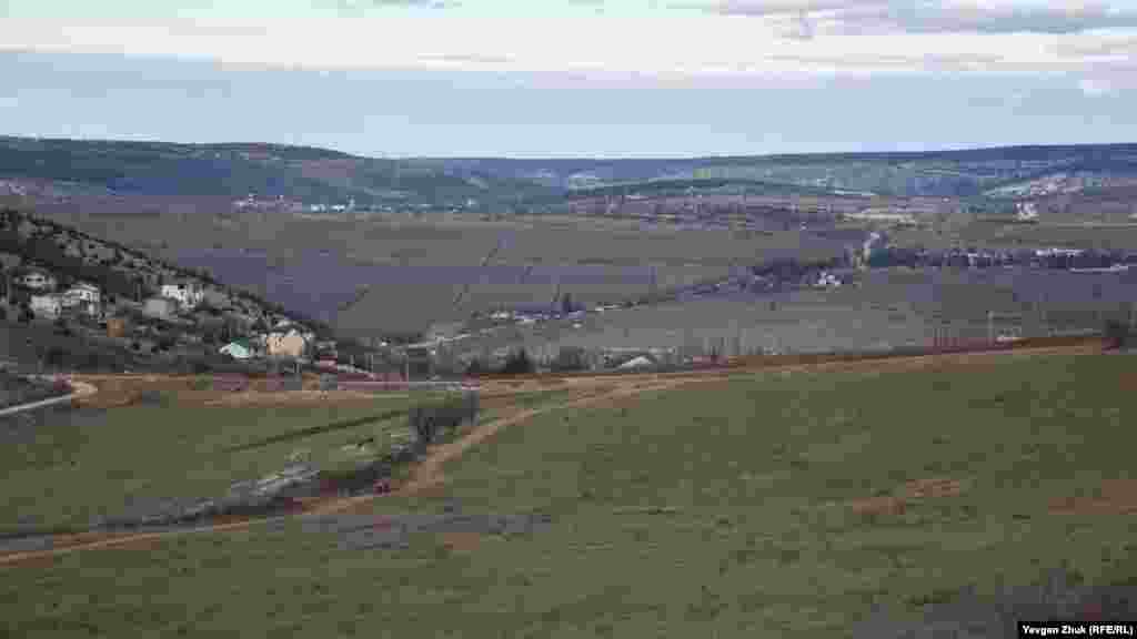 Это земли сельскохозяйственного назначения, раньше здесь были виноградники «Золотой Балки»