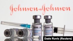 Посадові особи США починають розслідування після інформації про розвиток рідкісного виду тромбофілії у шістьох жінок, щеплених препаратом