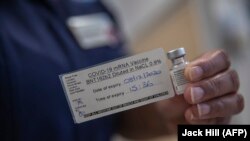 Низка країн, зокрема Велика Британія та США, вже почали вакцинацію препаратом Pfizer / BioNTech