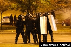 Policija ispaljuje gumene metke na demonstrante u Minsku 9. i 10. avgusta