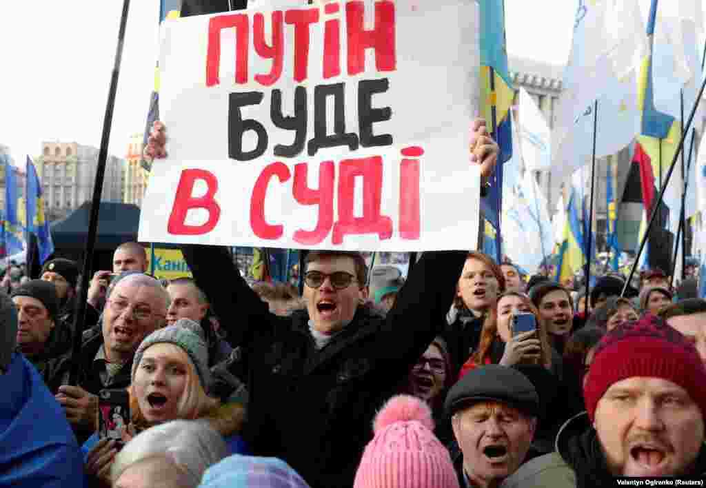 Під час акції «Червоні лінії для Зе» напередодні «нормандського саміту» в Парижі. Київ, 8 грудня 2019 року НА ЦЮ Ж ТЕМУ