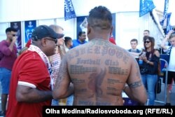 Фанат «Ліверпуля» робить тату після кожного нового трофею рідного клубу