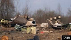 На місці «Смоленської катастрофи», фото 14 квітня 2010 року