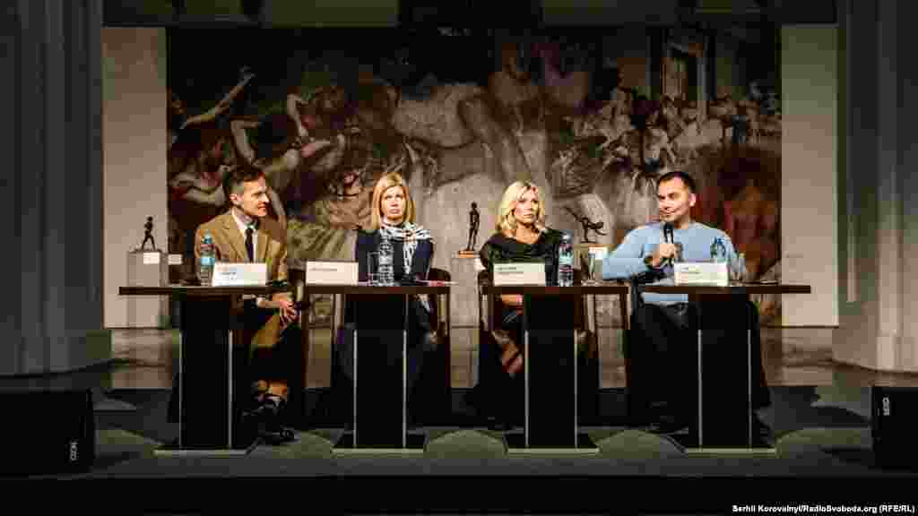 Прес-конференція з нагоди відкриття виставки (зліва направо: Олексій Ананов, Ольга Вієру, Наталія Заболотна та Ігор Воронов)