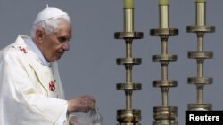 Pope Benedict XVI leads Mass in Zagreb
