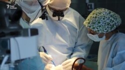 Відомий дитячий нейрохірург Джеймс Рутка рятує життя українським дітям (відео) Відомий дитячий нейрохірург Джеймс Рутка рятує життя українським дітям (відео)