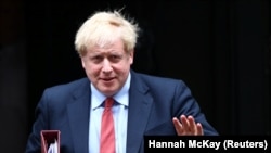 Сам Боріс Джонсон перехворів на коронавірусну хворобу навесні. «Ми всі маємо право знати», вважає він