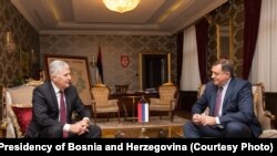 Zajedno za protiv stranih sudija u Ustavnom sudu BiH: Lider HDZ (vodeća partija bosanskih Hrvata) Dragan Čović i član Predsjedništva BiH (lider vodeće partija bosanskih Srba - Stranke nezavisnih socijaldemokrata) Milorad Dodik, prilokom susreta 9. oktobar 2017